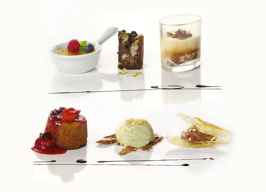 Creme brulee, torta de chocolate, tiramisú, pudin de frutos rojos, helado de vainilla y blacaba