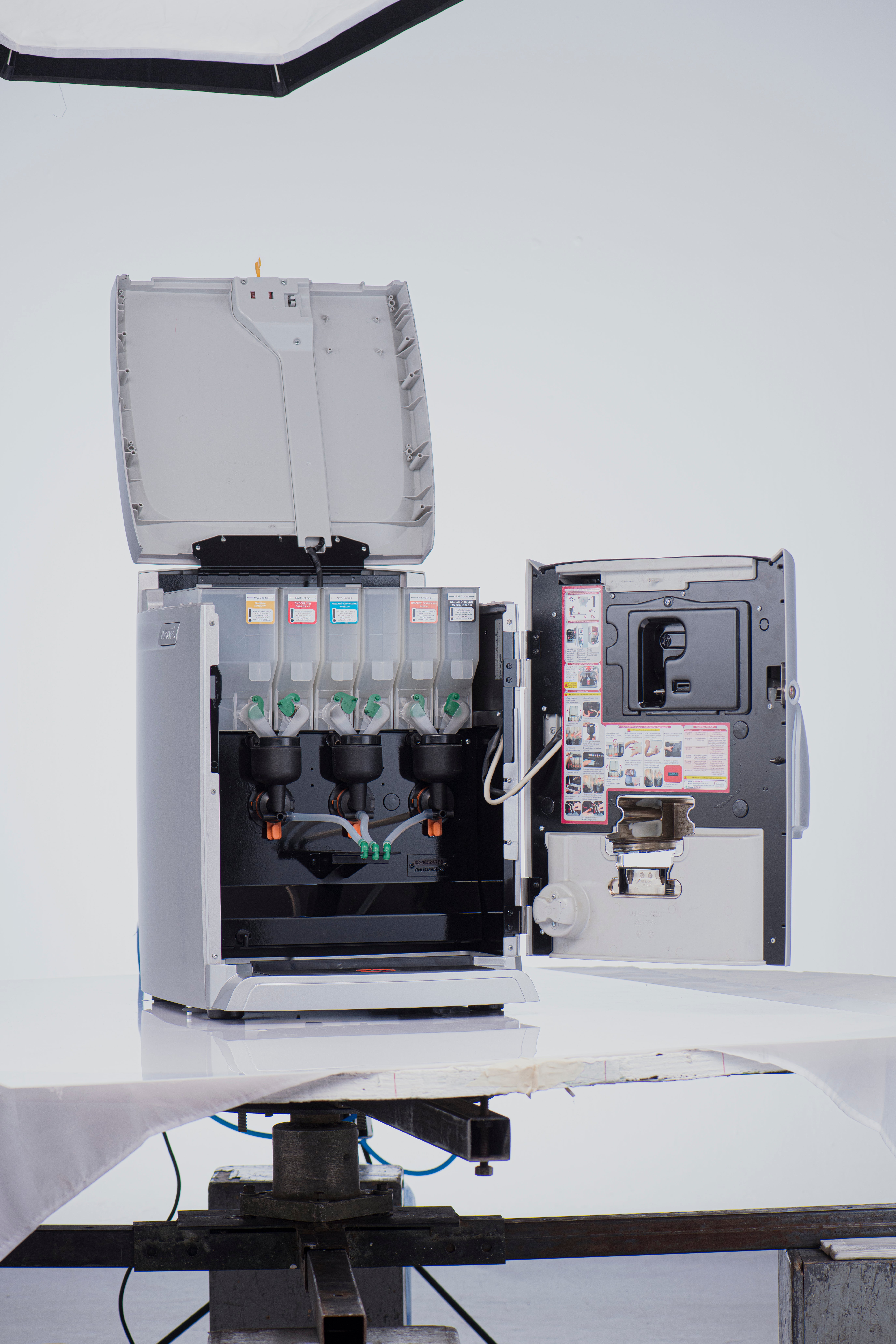 Vista del depósito de solubles de la máquina NESCAFÉ® 860