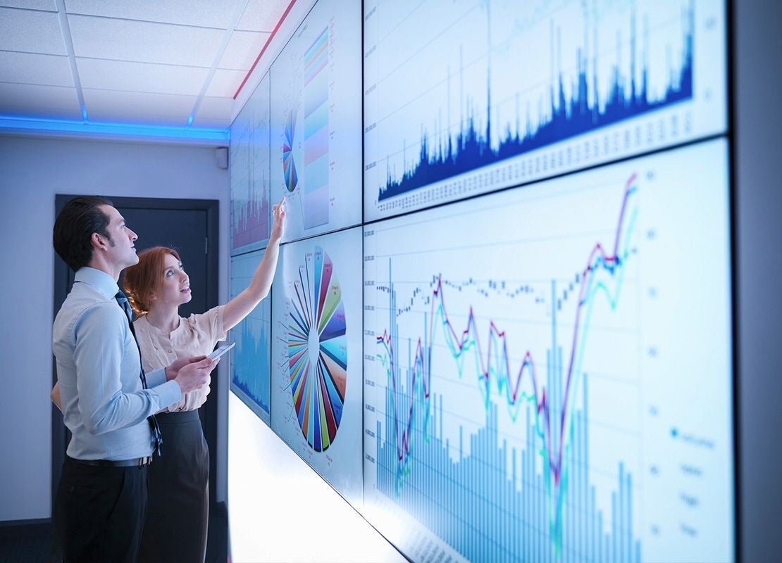 Análisis de indicadores de desempeño en negocios gastronómicos mediante paneles y gráficos digitales