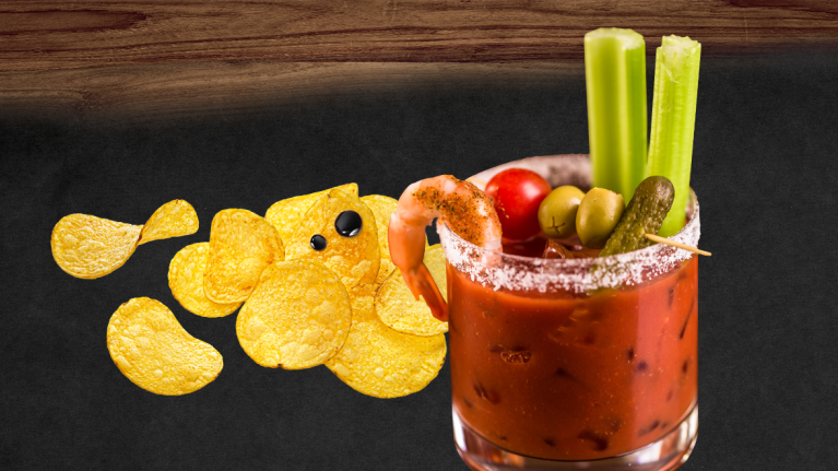 Bloody Mary y papas fritas