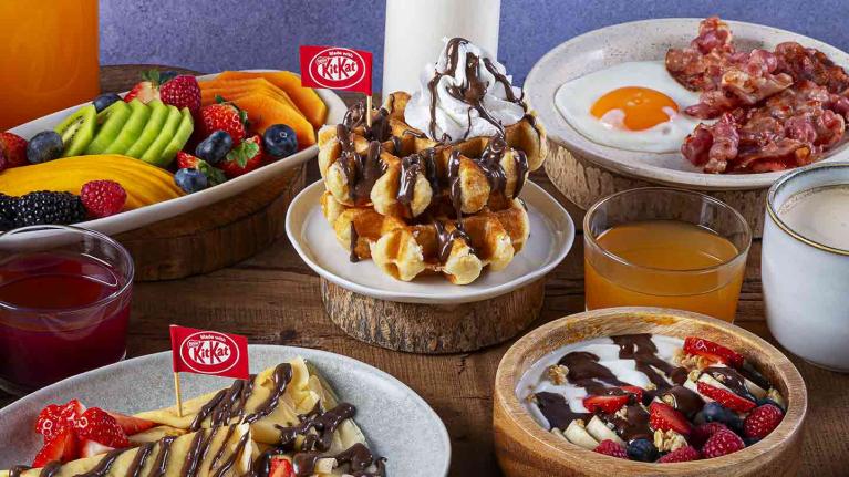Ideas para brunch con fruta, pancakes, crepes, panes, cereales elaborados con chocolates KITKAT®