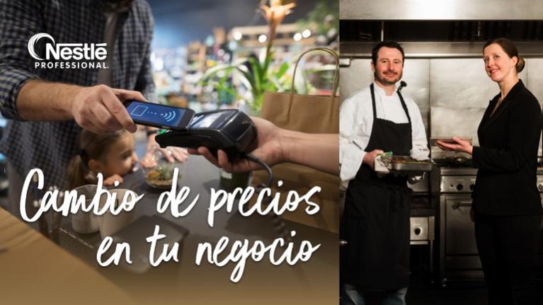 Persona realizando un pago sin contacto, al lado, en la cocina se conversa sobre cambio de precios