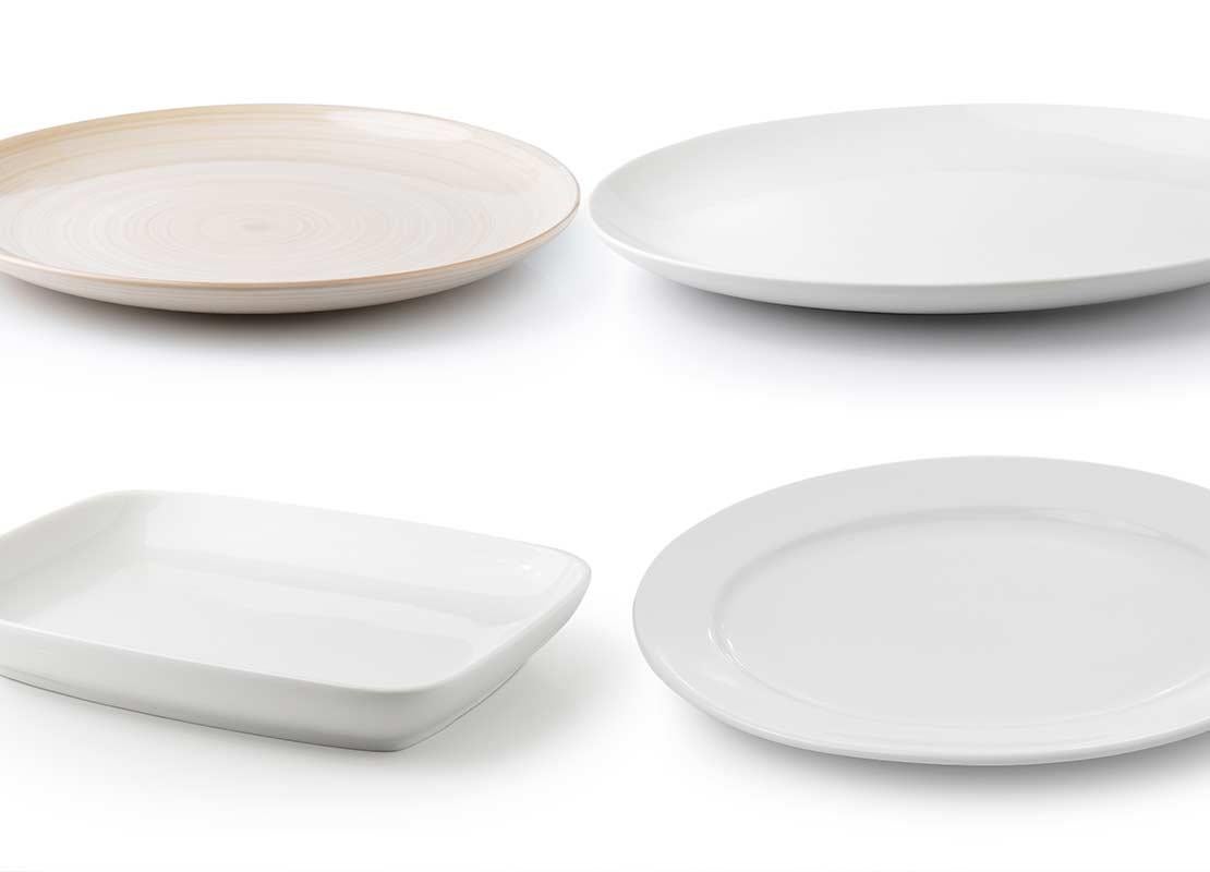 Diferentes estilos de platos de porcelana y cerámica, mostrando tipos de vajilla para mesa formal y casual