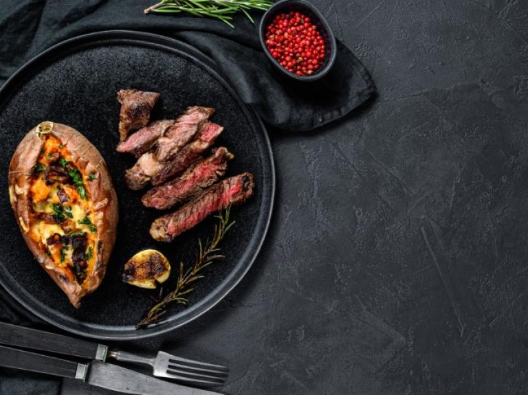 Plato de restaurante hecho con productos de alta calidad