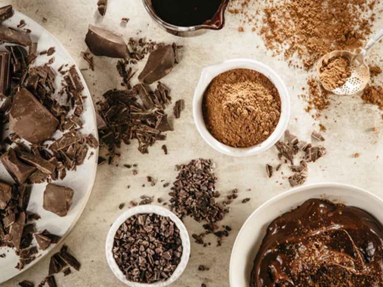 Chocolate para repostería en diferentes formatos: líquido, en barra, en trozos y en polvo