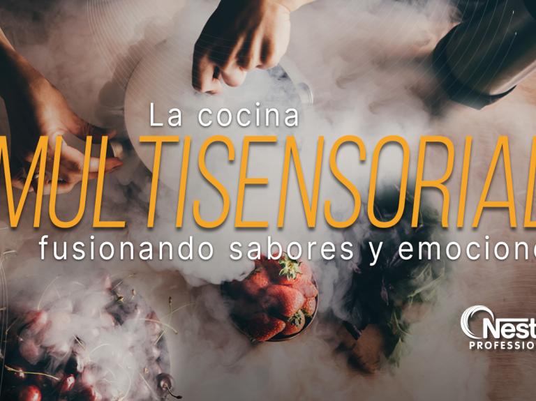 Mesa con recipientes e ingredientes, a la derecha platillo gourmet en un ambiente con humo decorativo