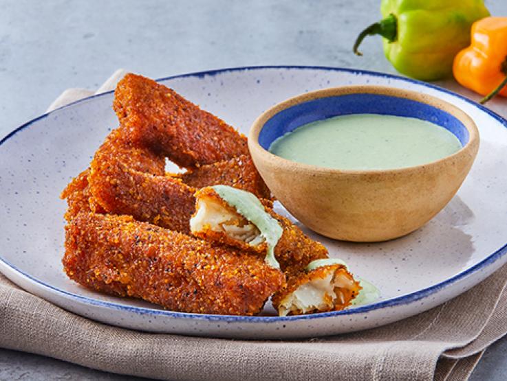 Dedos de pescado junto a un recipiente con aderezo preparado con Salsas listas para usar MINOR'S®