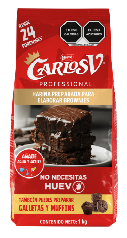 Bolsa roja de harina para brownies Carlos V de un kilo con imagen de brownies con cobertura.