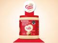 Bote de sustituto de crema en polvo para café COFFEE MATE® con cinta roja y el logo de la marca