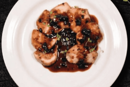 Lomo de cerdo en salsa de ciruela