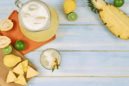 Agua de guayaba y piña