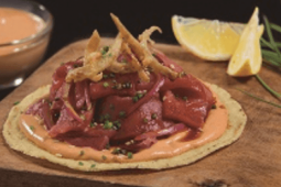 Tostadas de atún con chipotle