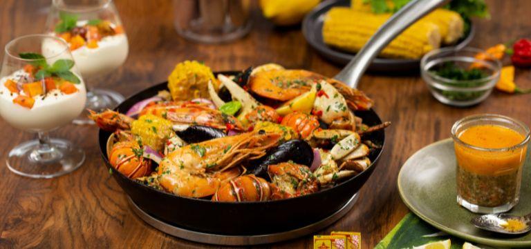 Plato de mariscos preparado con salsas, bases y especias Nestlé Professional
